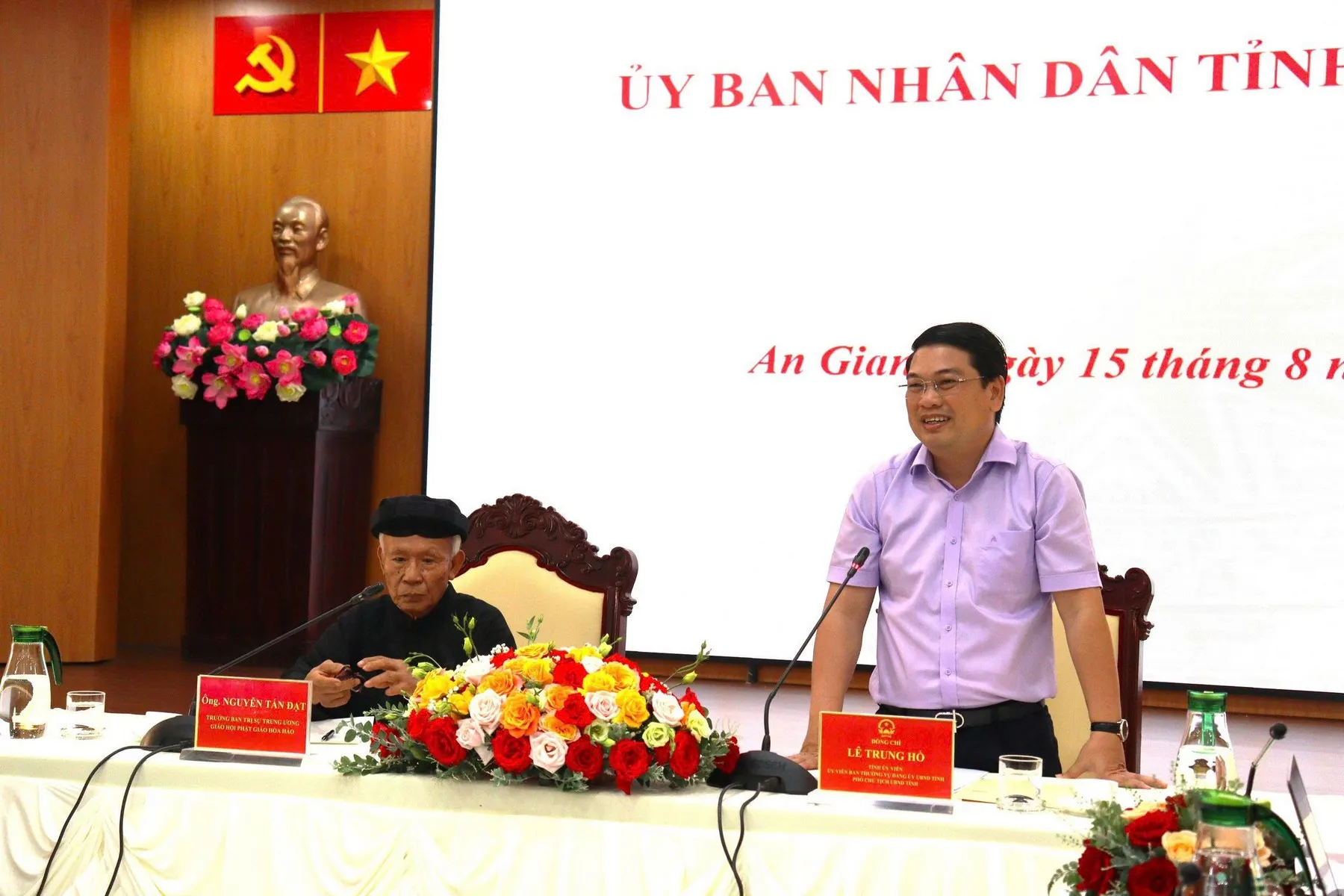 Tỉnh ủy viên, Phó Chủ tịch UBND tỉnh An Giang Lê Trung Hồ phát biểu tại buổi tiếp và làm việc