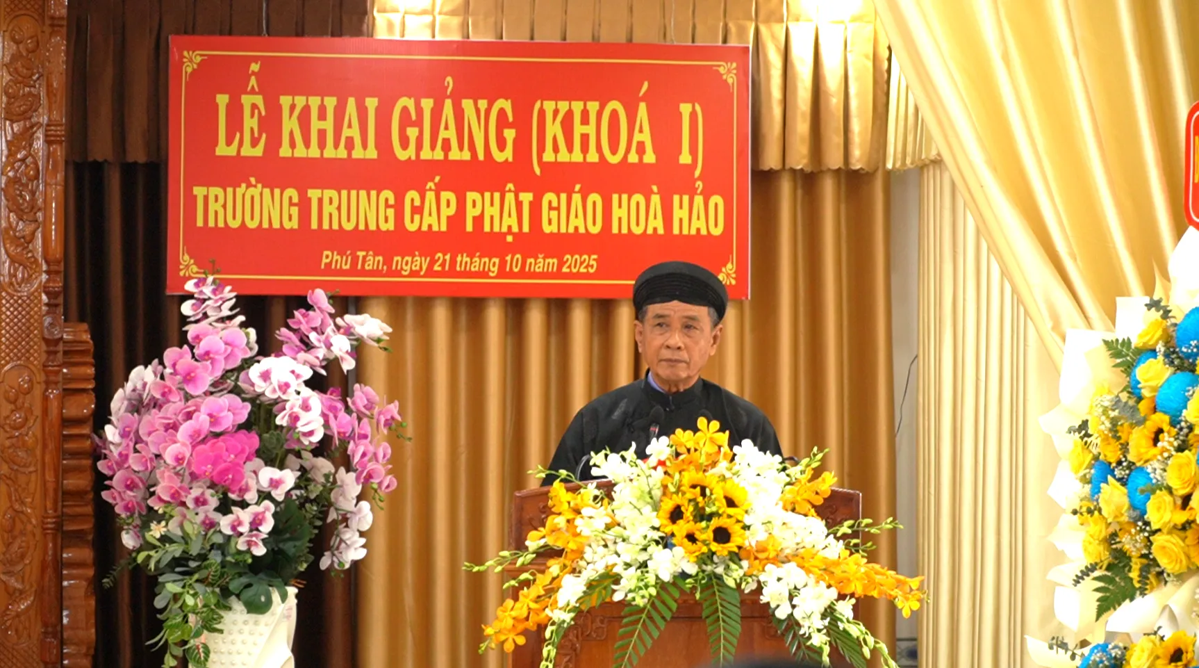 Ông Lê Minh Công, Trị sự viên Trung ương, Phó Hiệu Trưởng Trường Trung cấp PGHH báo cáo tóm tắt kết quả kỳ thi tuyển sinh khoá 1